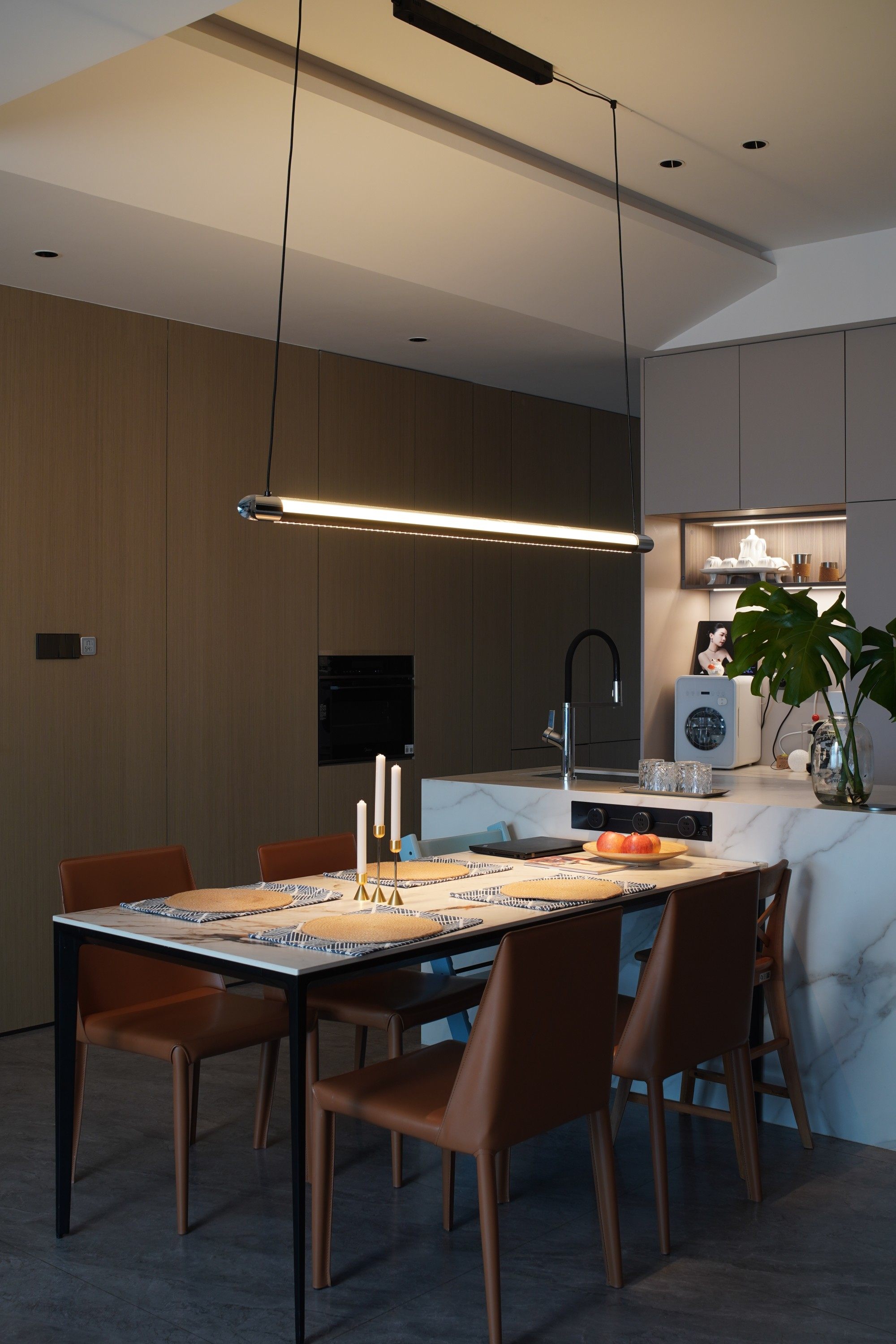 Catherine | Black Linear Pendant