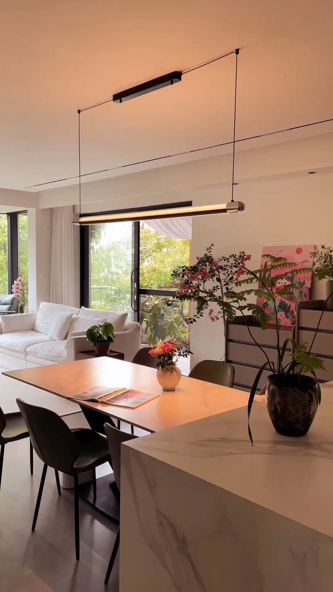Catherine | Black Linear Pendant