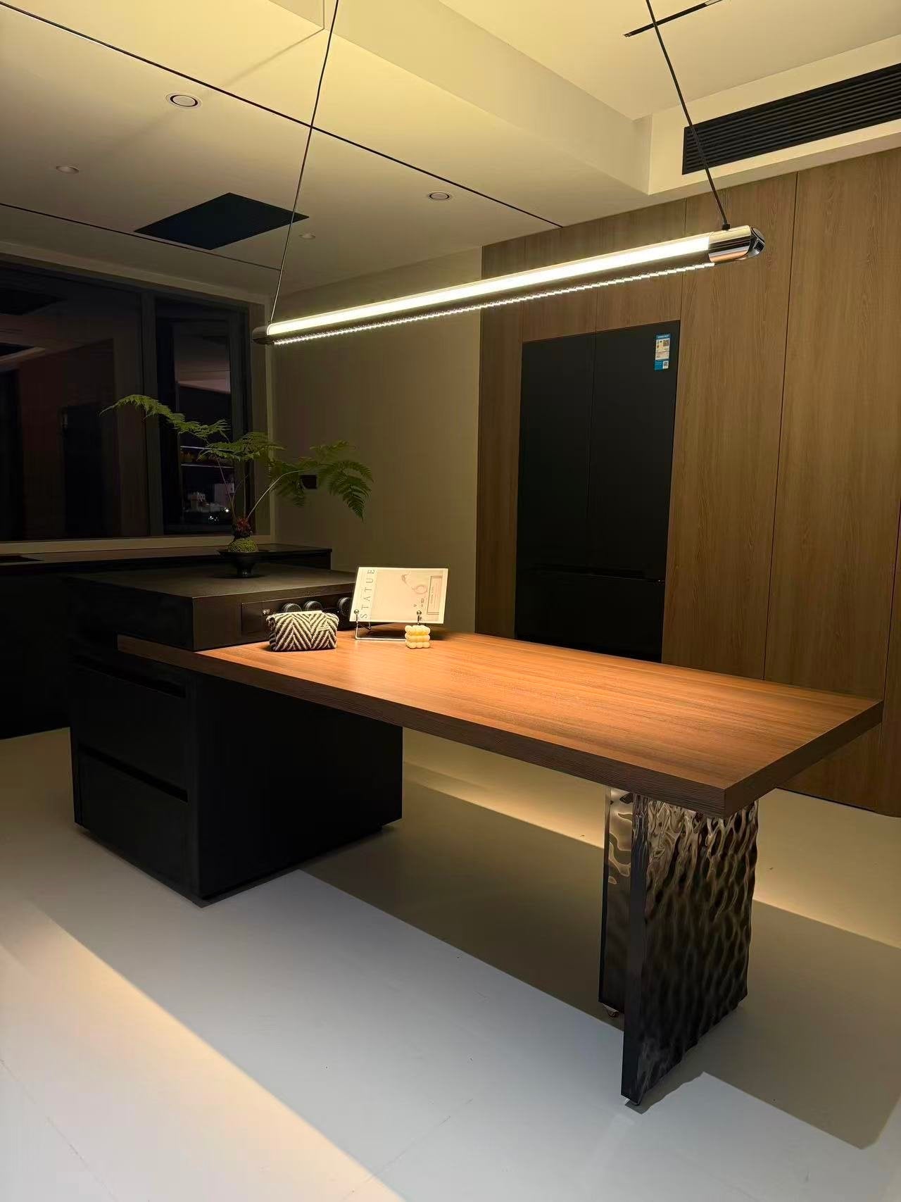 Catherine | Black Linear Pendant