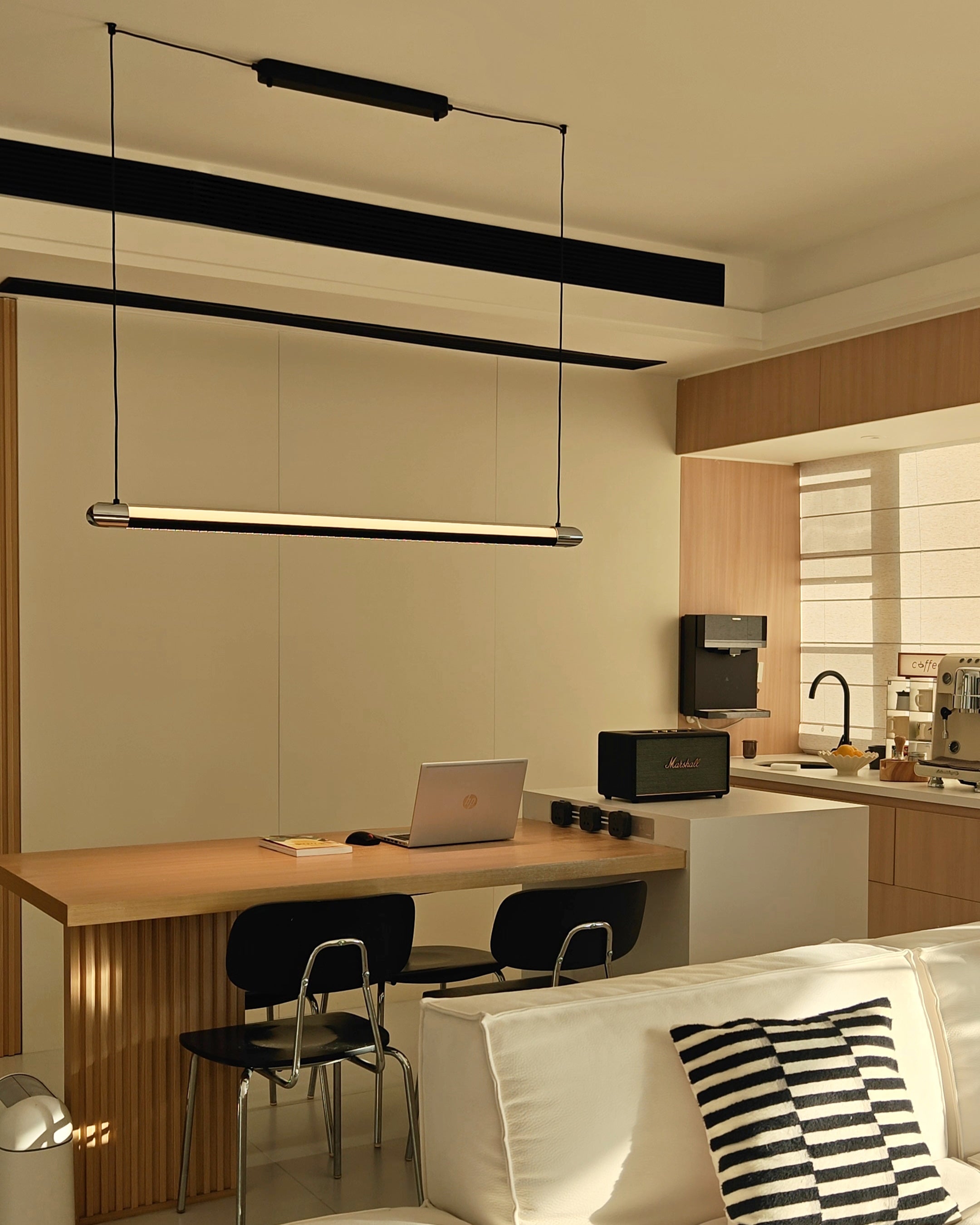 Catherine | Black Linear Pendant