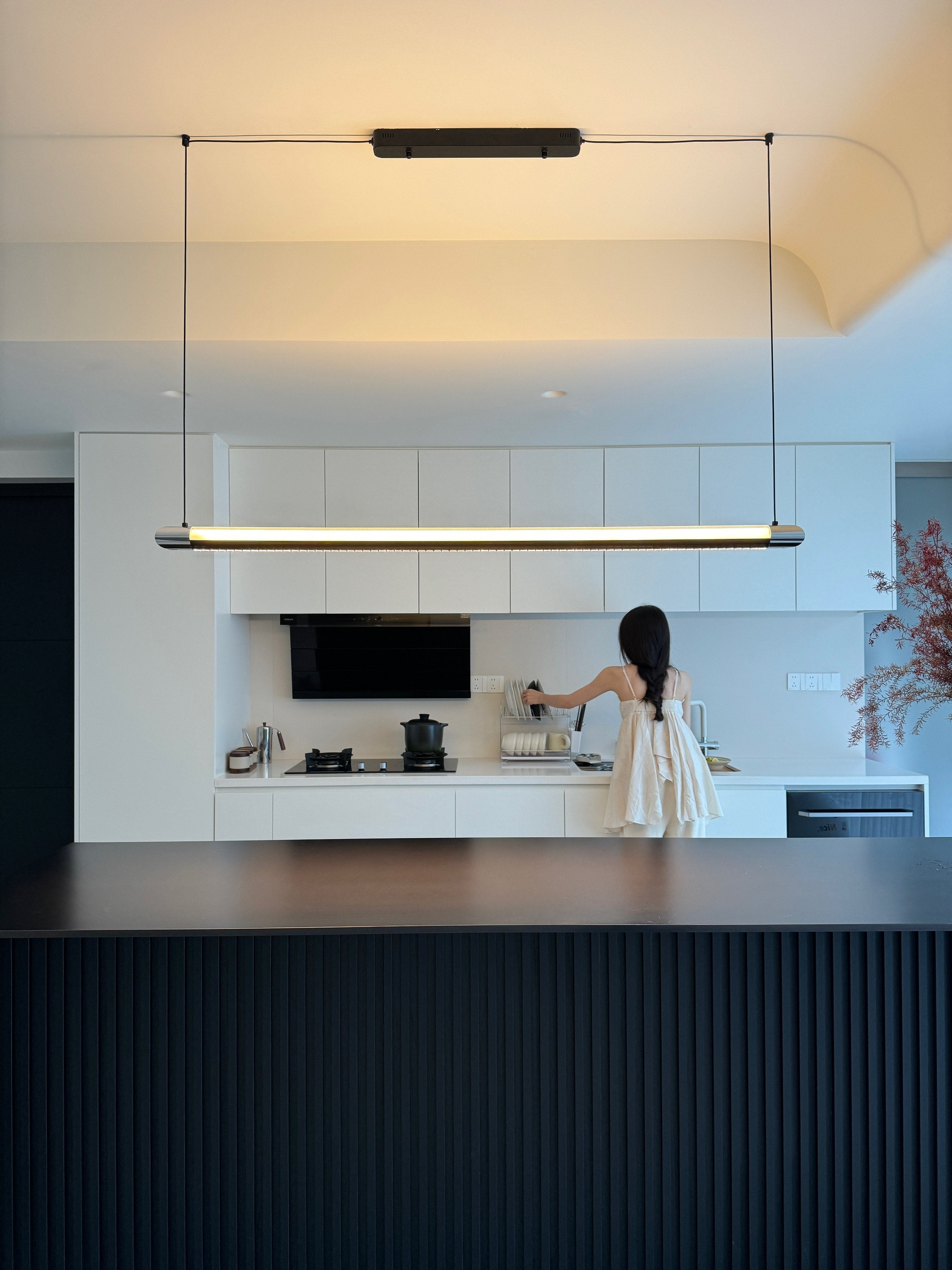 Catherine | Black Linear Pendant