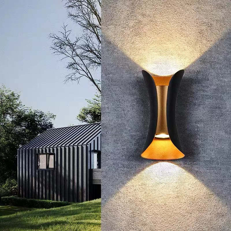 Judith | Wall Lamp